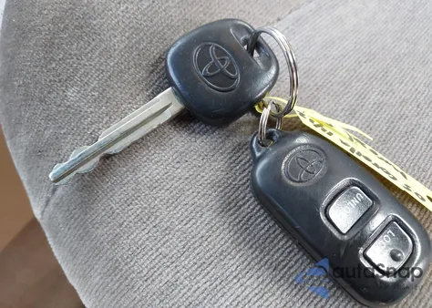 2005 Toyota Corolla Le from USA, damaged, VIN 2T1BR32E35C499320